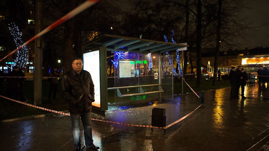 В результате взрыва на автобусной остановке в Москве пострадали три человека