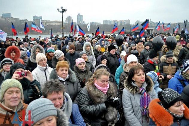 В Донецке прошел митинг в честь Дня георгиевской ленты