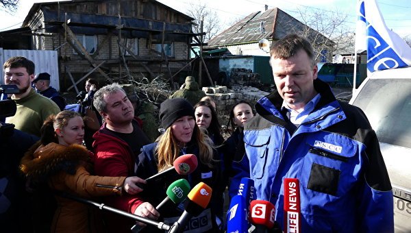 Первый замглавы СММ ОБСЕ прибыл на блокпост в районе Ясиноватой