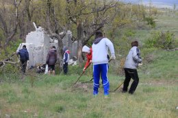 «Патриотические силы Донбасса» провели субботник на Саур-Могиле