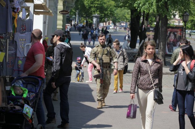 «Бьют и плакать не дают»: Одесситам не дали почтить память жертв трагедии 2-го мая